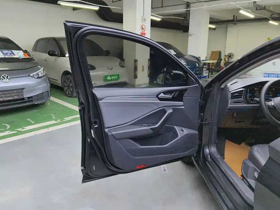 Volkswagen Sagitar — миниатюра 7