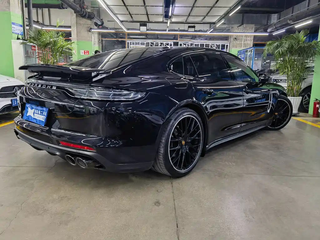 PORSCHE PANAMERA