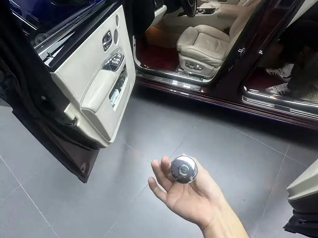 Rolls-Royce Ghost — миниатюра 4