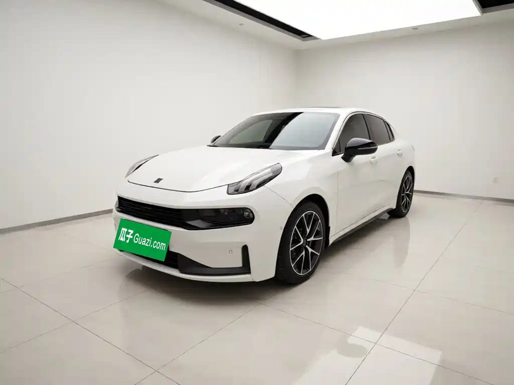 Lynk & Co 03