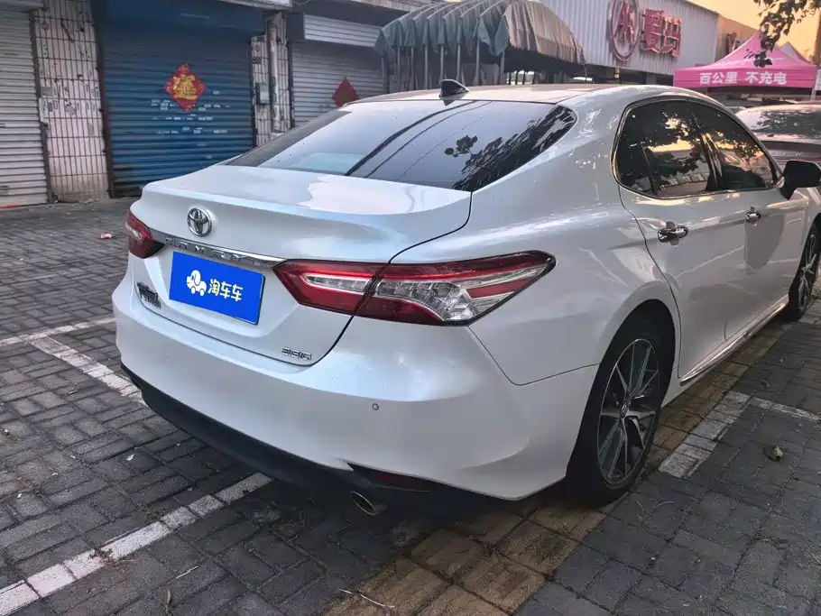 Toyota Camry — миниатюра 3