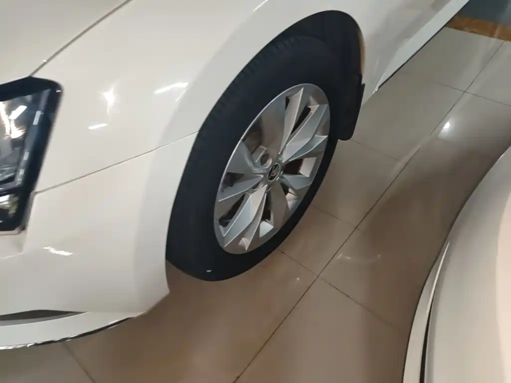 Skoda Superb — миниатюра 23
