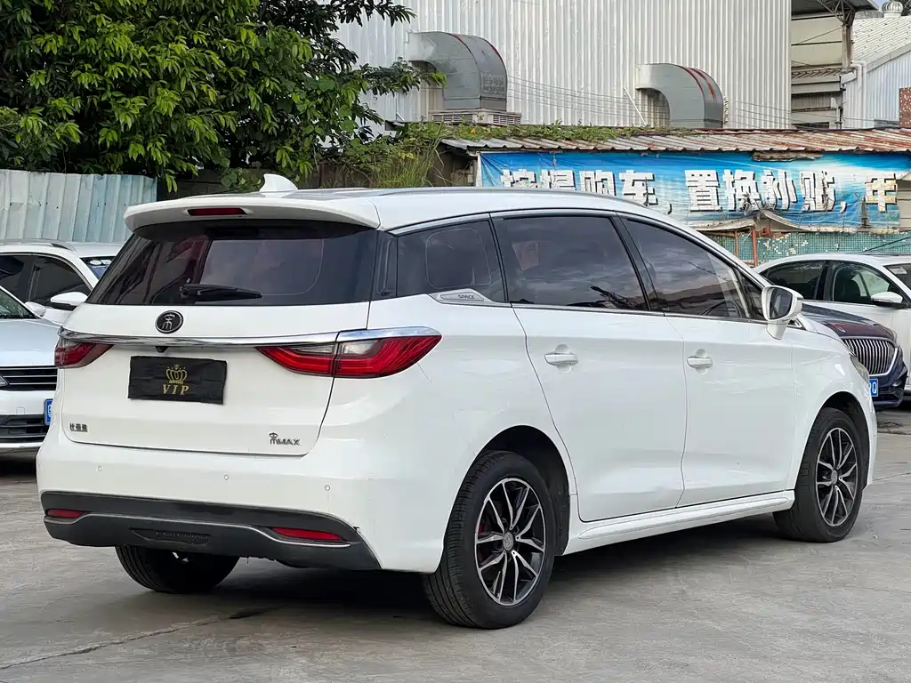 BYD MAX — миниатюра 6