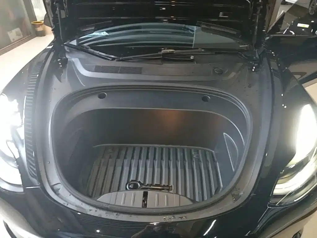 Tesla Model 3 — миниатюра 20