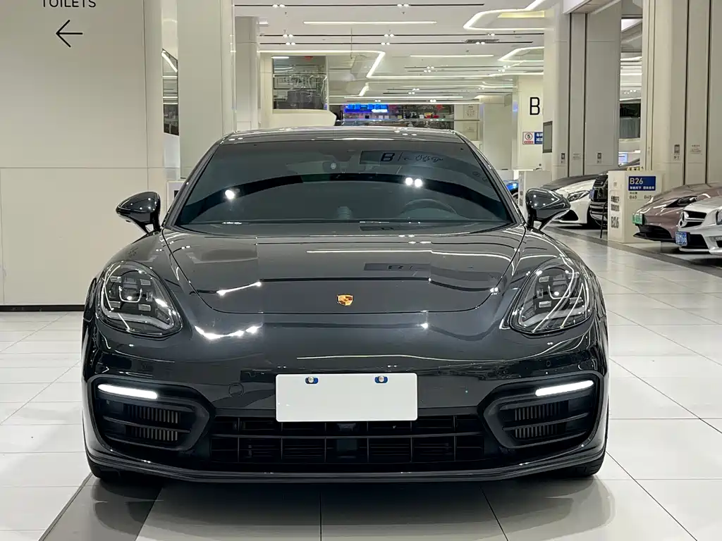 PORSCHE PANAMERA
