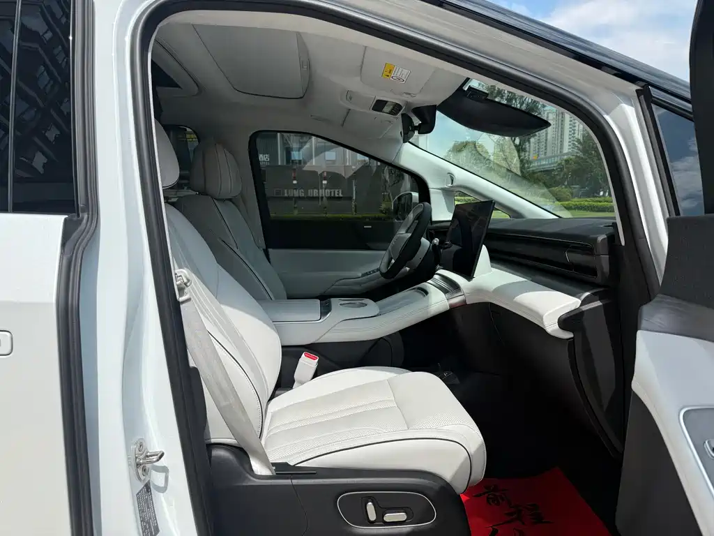XPeng X9 — миниатюра 11