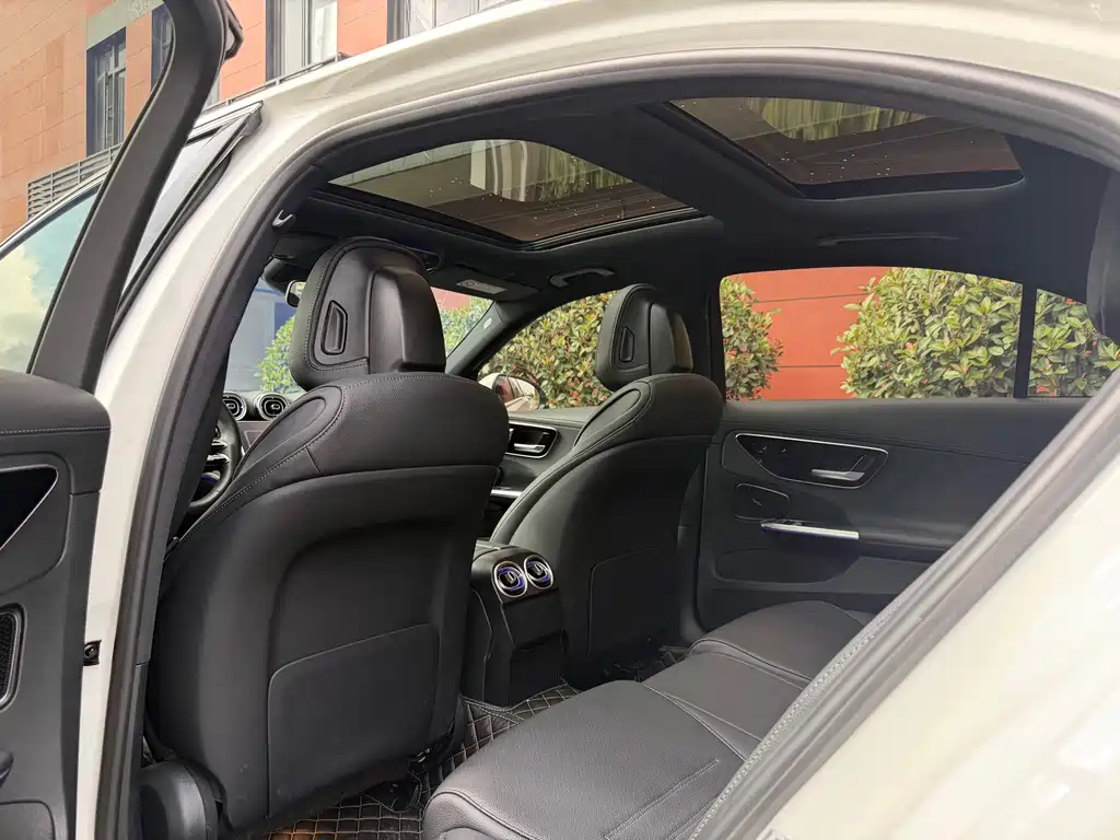 Mercedes-Benz C-Class — миниатюра 11
