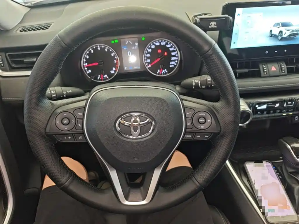 Toyota RAV4 — миниатюра 11