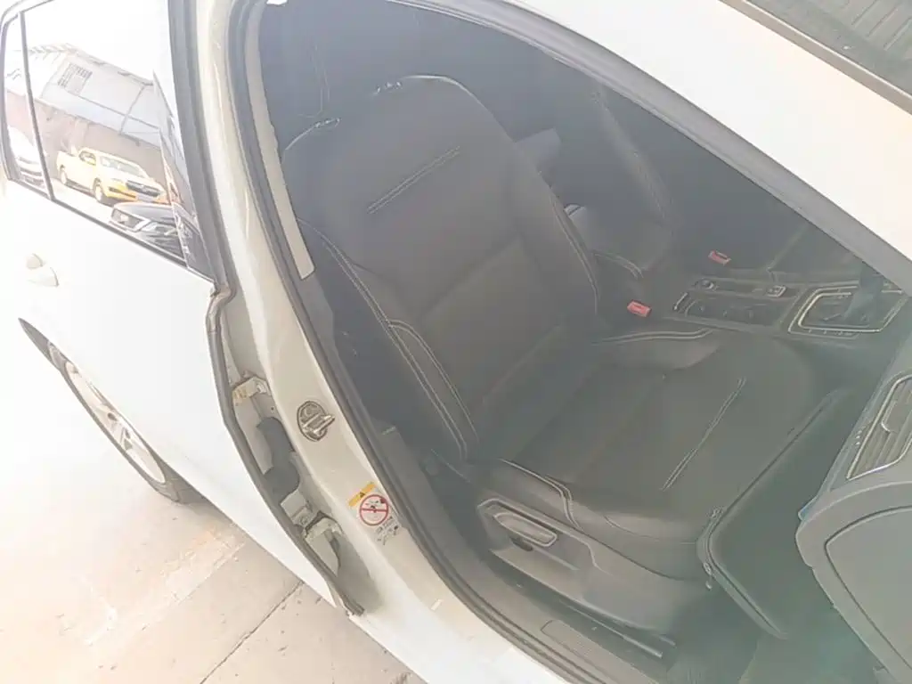 Volkswagen Golf — миниатюра 25