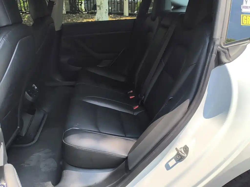 Tesla Model 3 — миниатюра 17
