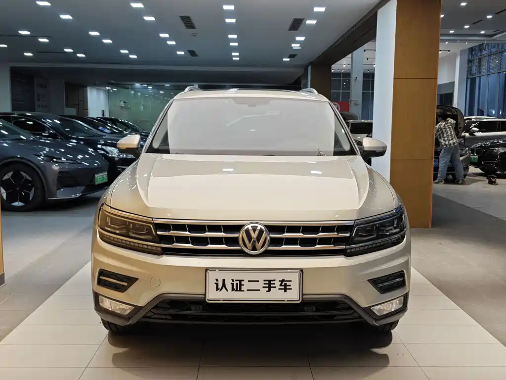 VOLKSWAGEN TIGUAN L