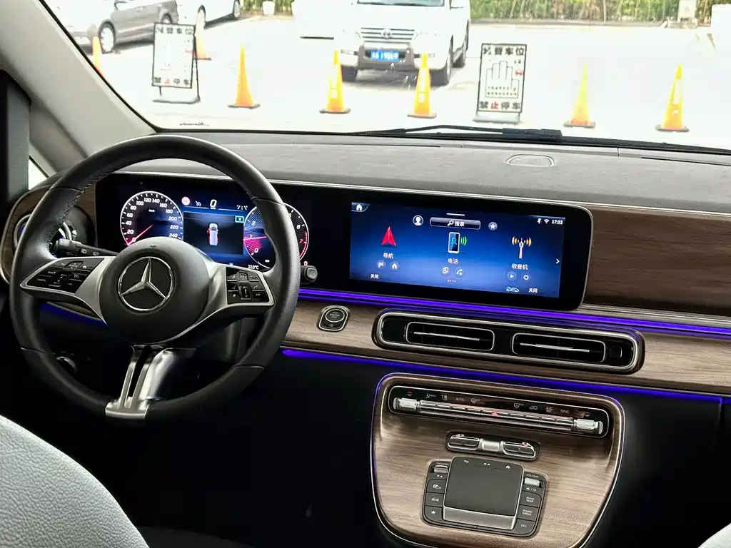 Mercedes-Benz V-Class — миниатюра 8