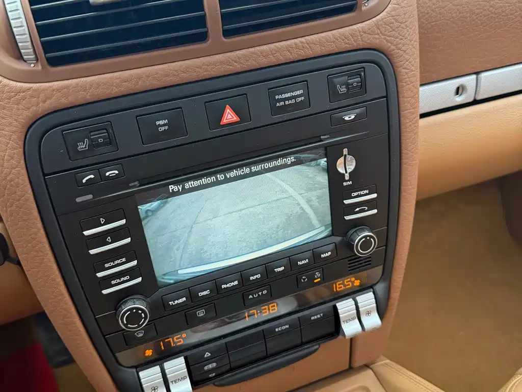Porsche Cayenne — миниатюра 20