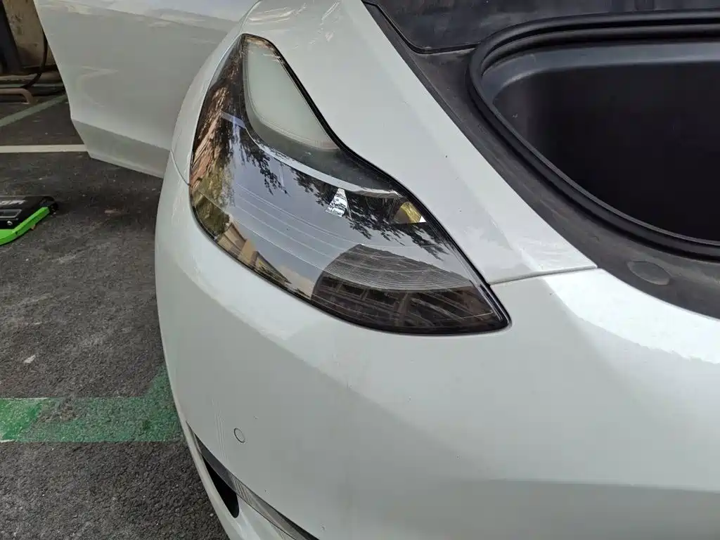 Tesla Model Y — миниатюра 7