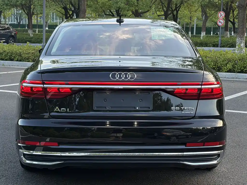 Audi A8 — миниатюра 5