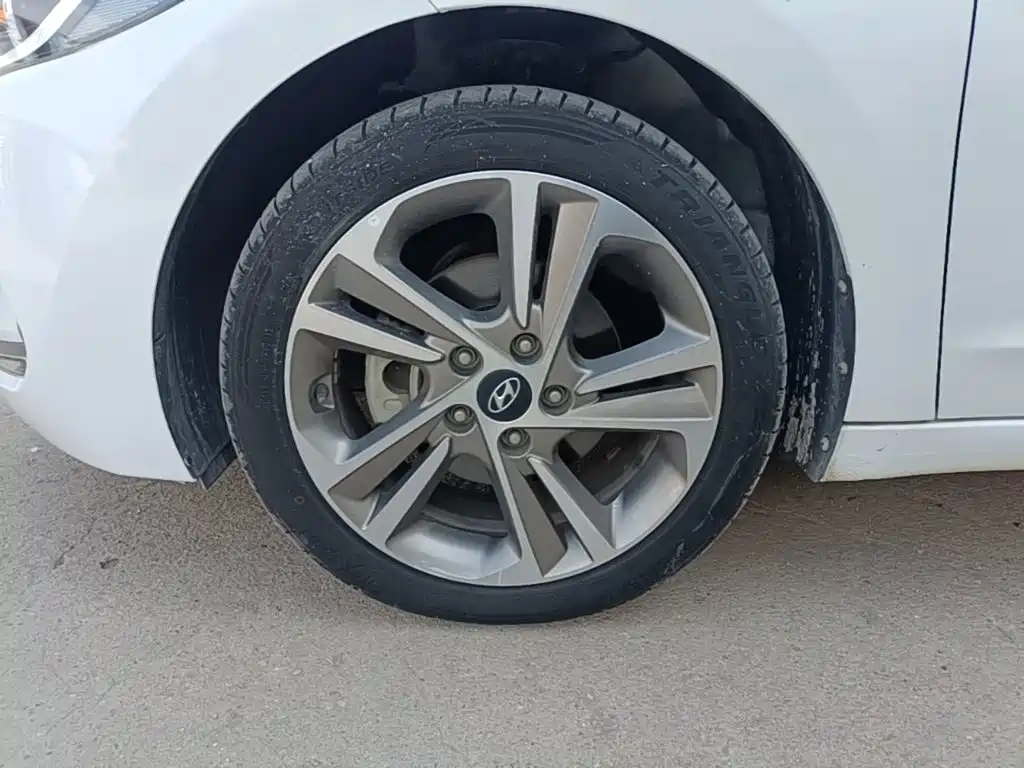 Hyundai Elantra — миниатюра 23