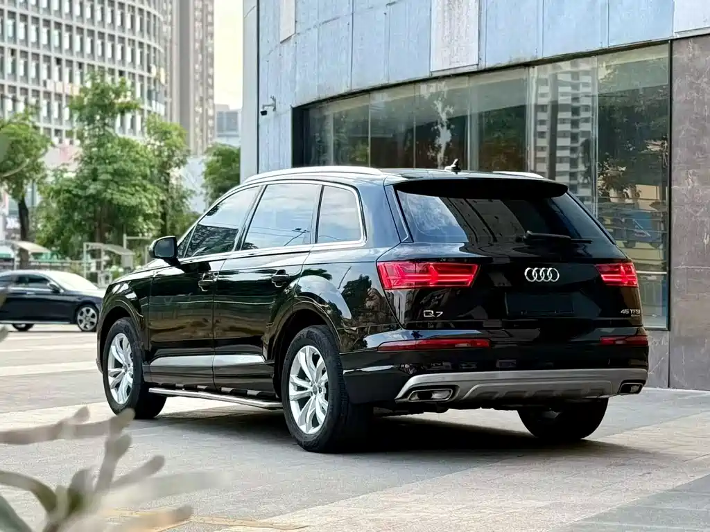 Audi Q7 — миниатюра 3