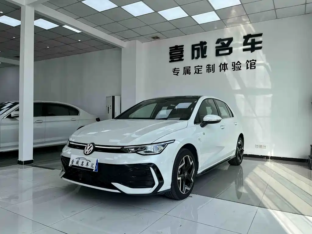 Volkswagen Golf 2025