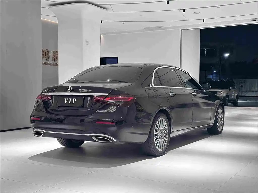 Mercedes-Benz E-Class — миниатюра 9