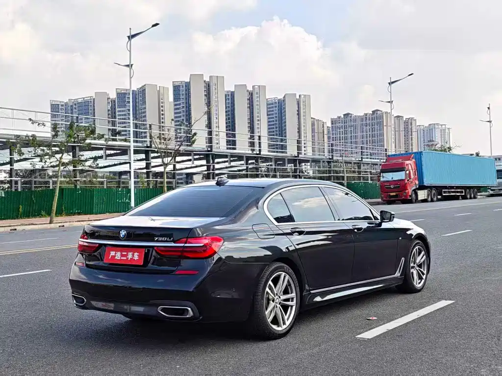BMW 7 Series — миниатюра 7