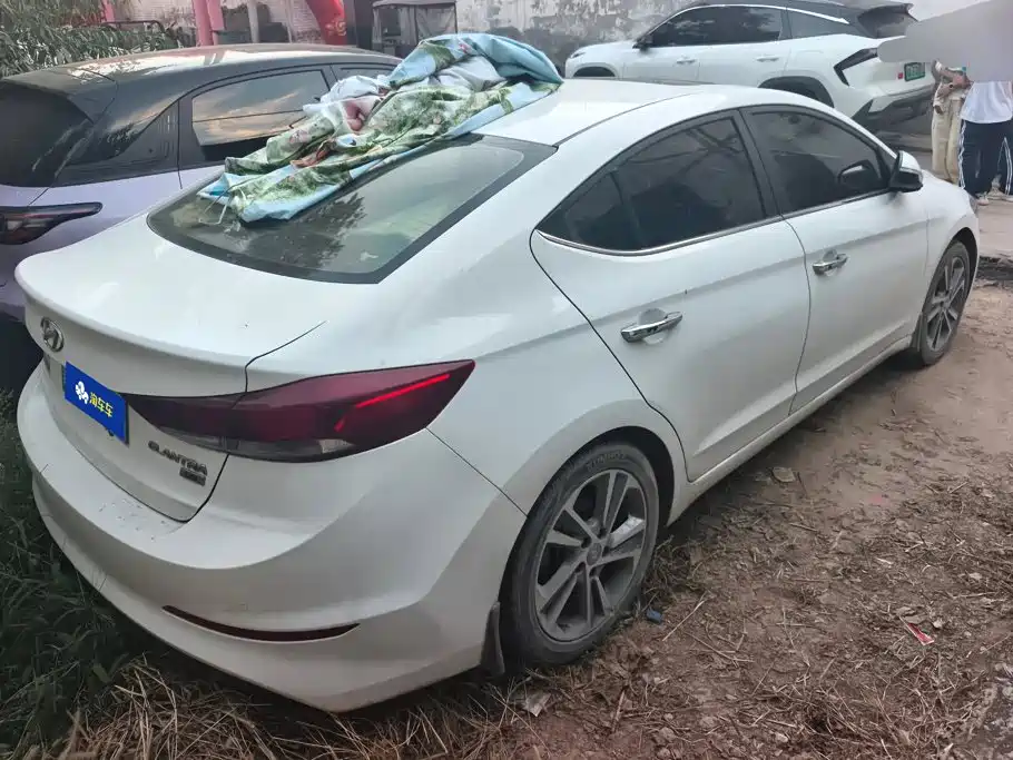 Hyundai Elantra — миниатюра 3