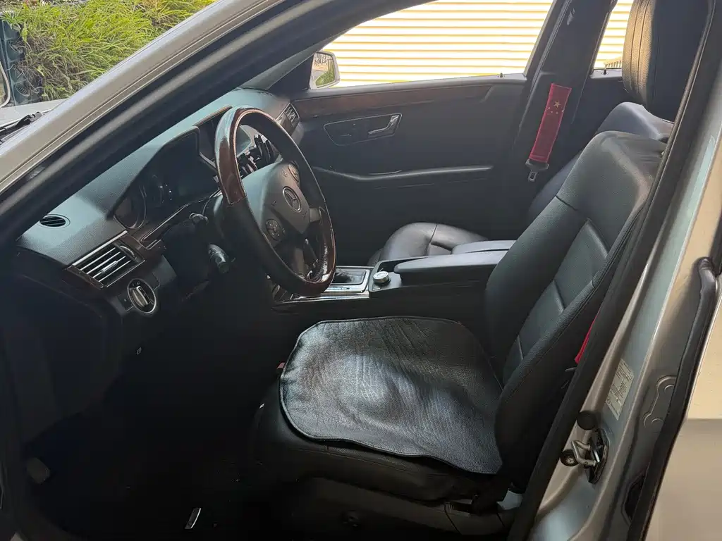 Mercedes-Benz E-Class — миниатюра 12