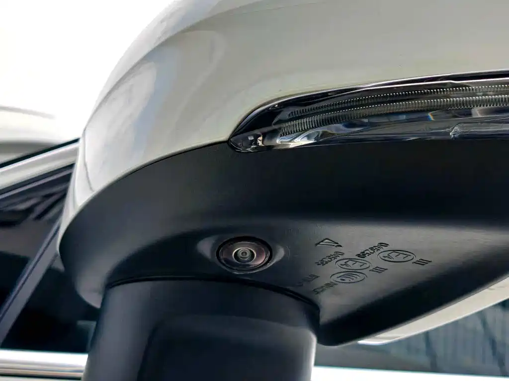 Volvo XC60 PHEV — миниатюра 15
