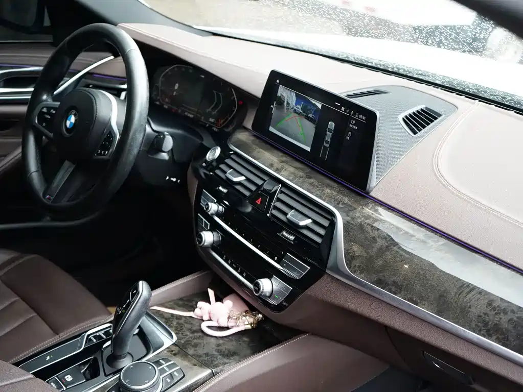 BMW 5 Series — миниатюра 10