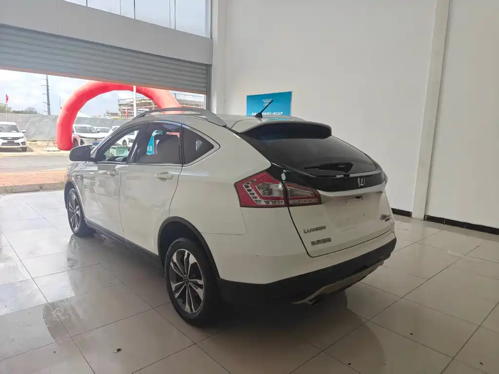 Luxgen U6 — миниатюра 14