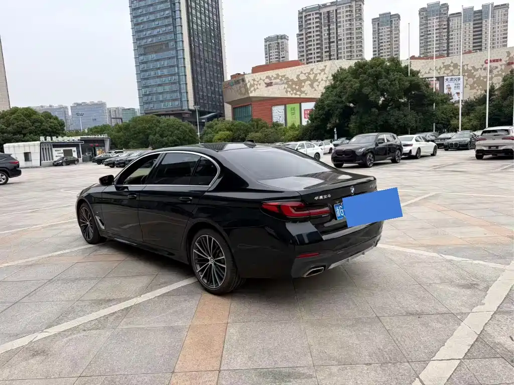 BMW 5 Series — миниатюра 6