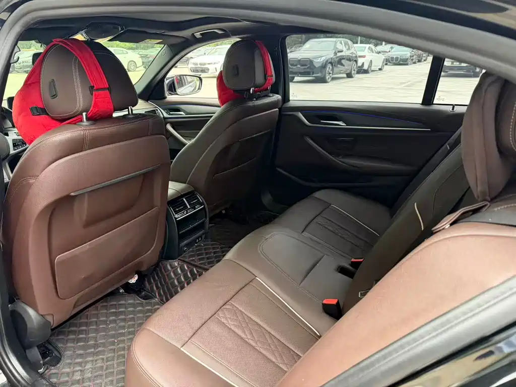BMW 5 Series — миниатюра 7