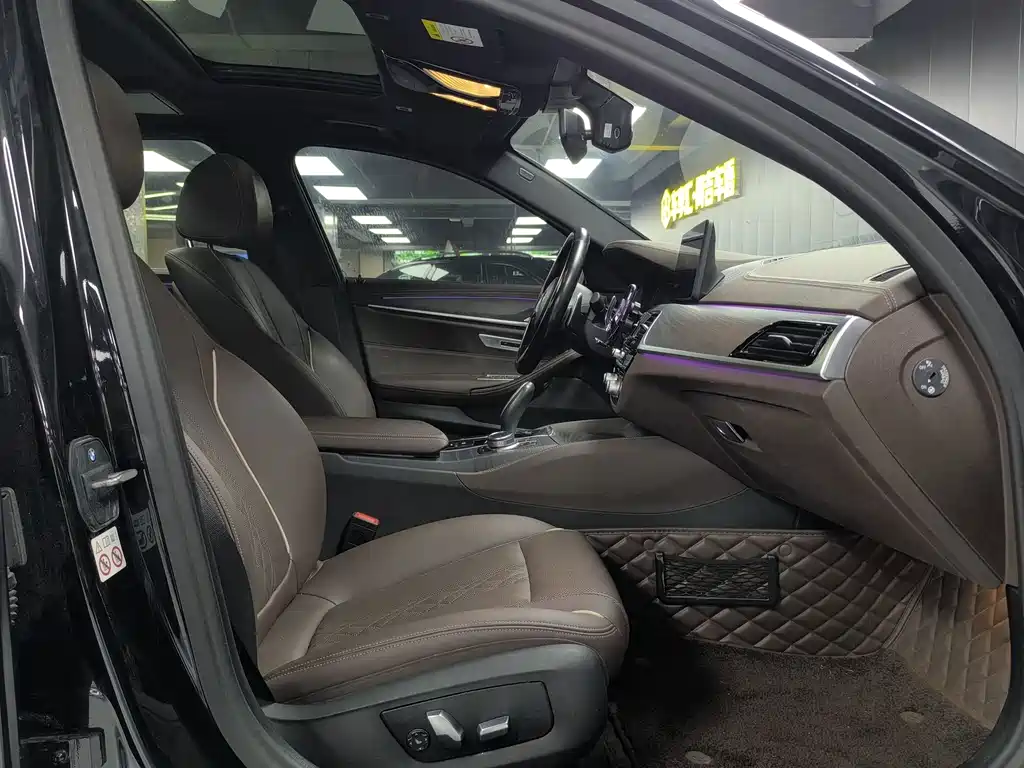 BMW 5 Series — миниатюра 11