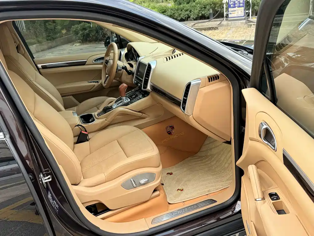 Porsche Cayenne — миниатюра 6