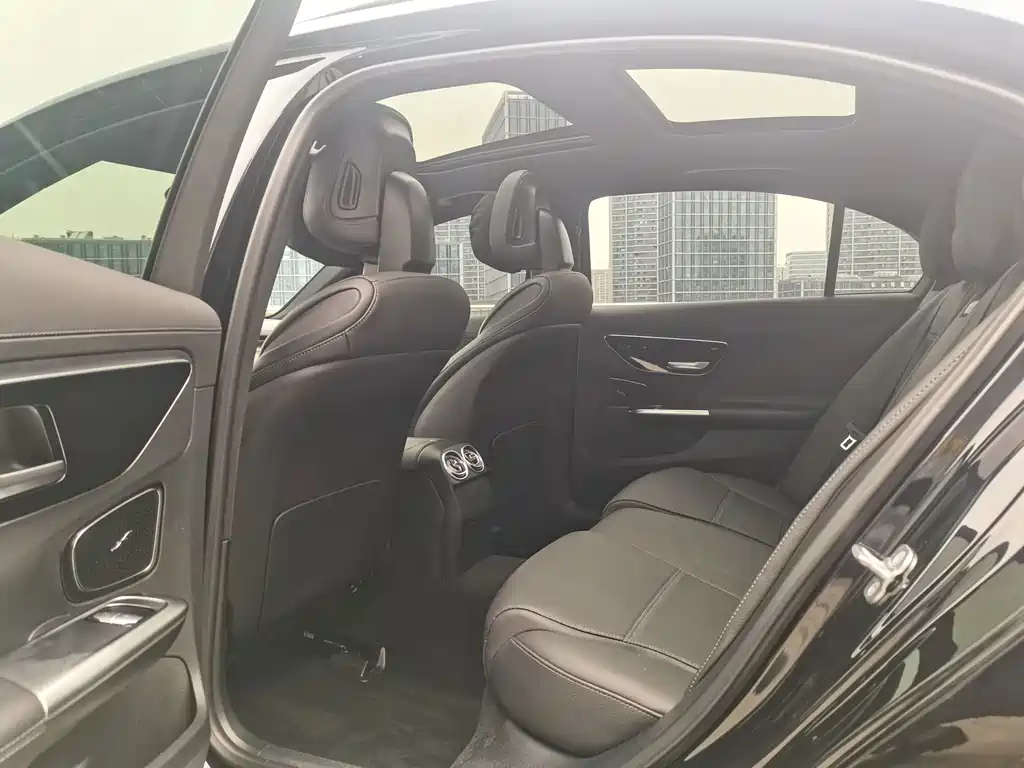 Mercedes-Benz C-Class — миниатюра 10