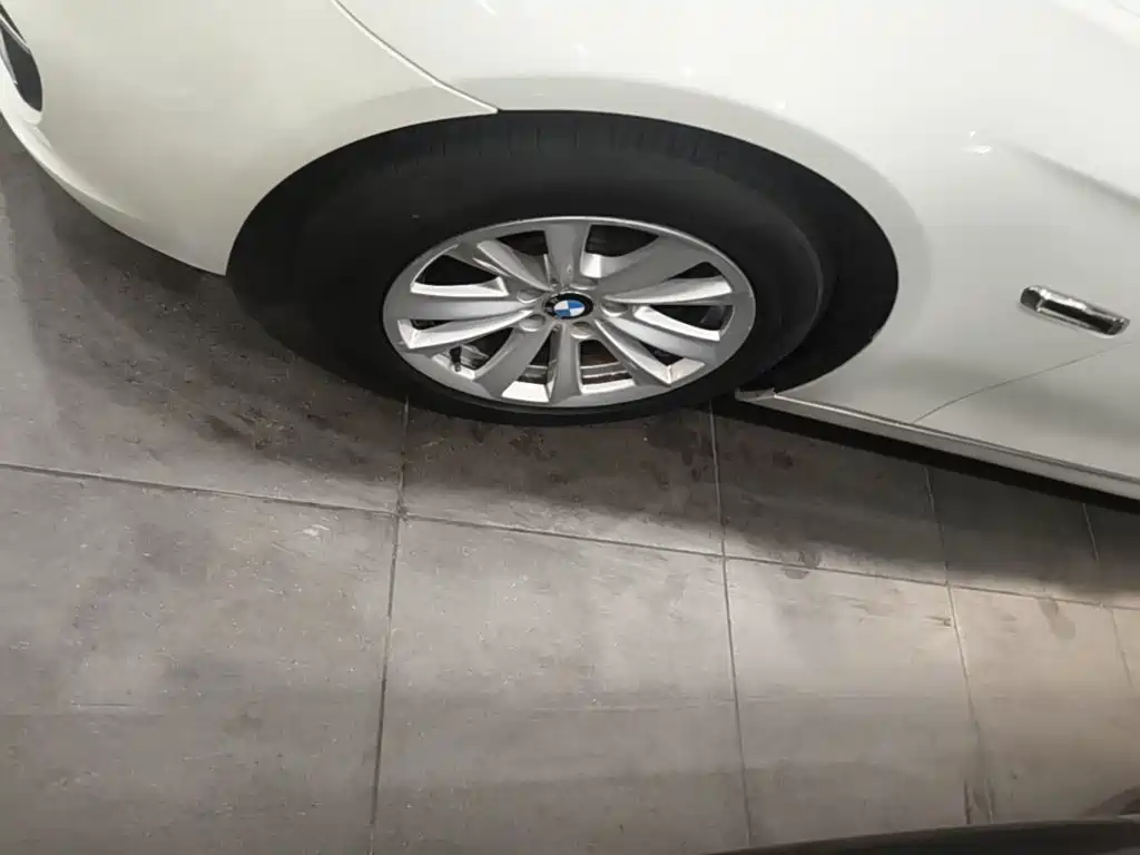 BMW 5 Series — миниатюра 23