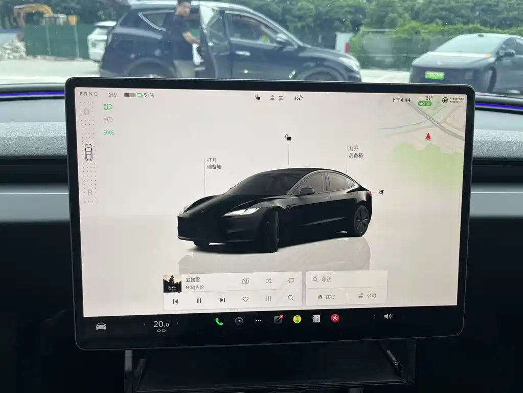 Tesla Model 3 — миниатюра 5