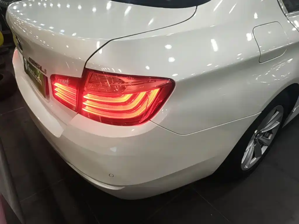 BMW 5 Series — миниатюра 8