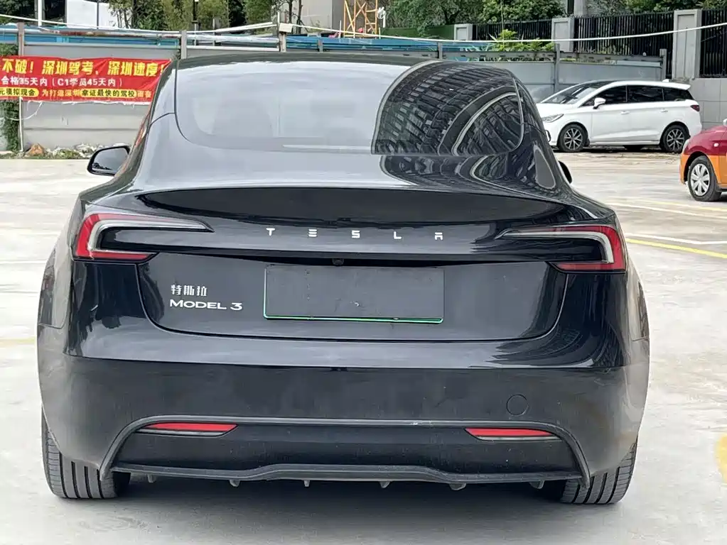 Tesla Model 3 — миниатюра 17