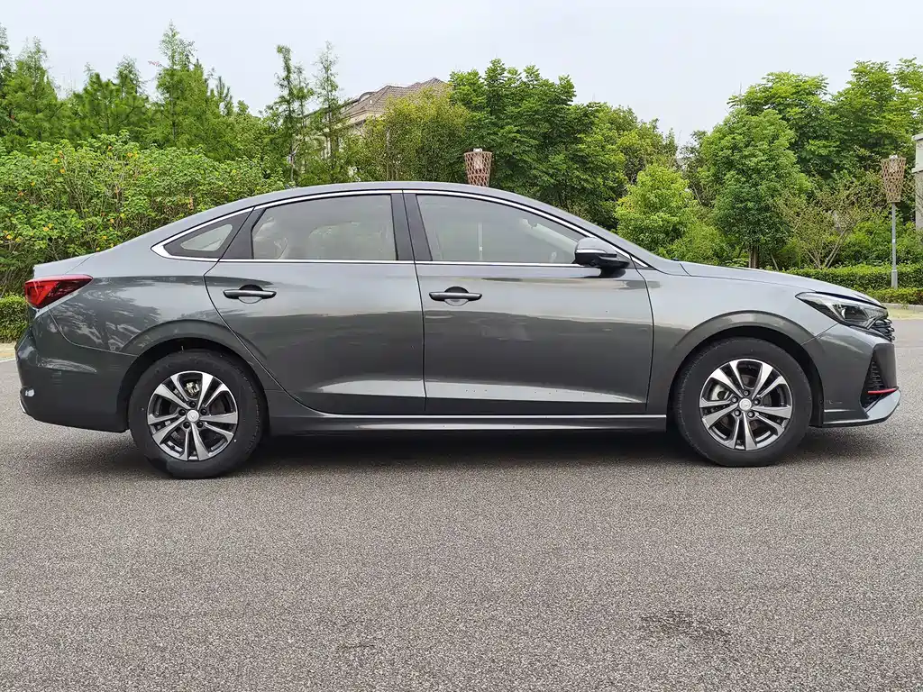Changan Eado — миниатюра 4