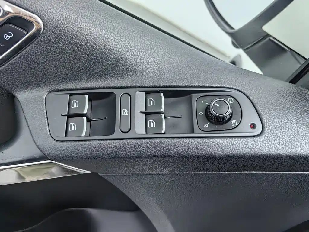Volkswagen Tiguan — миниатюра 9