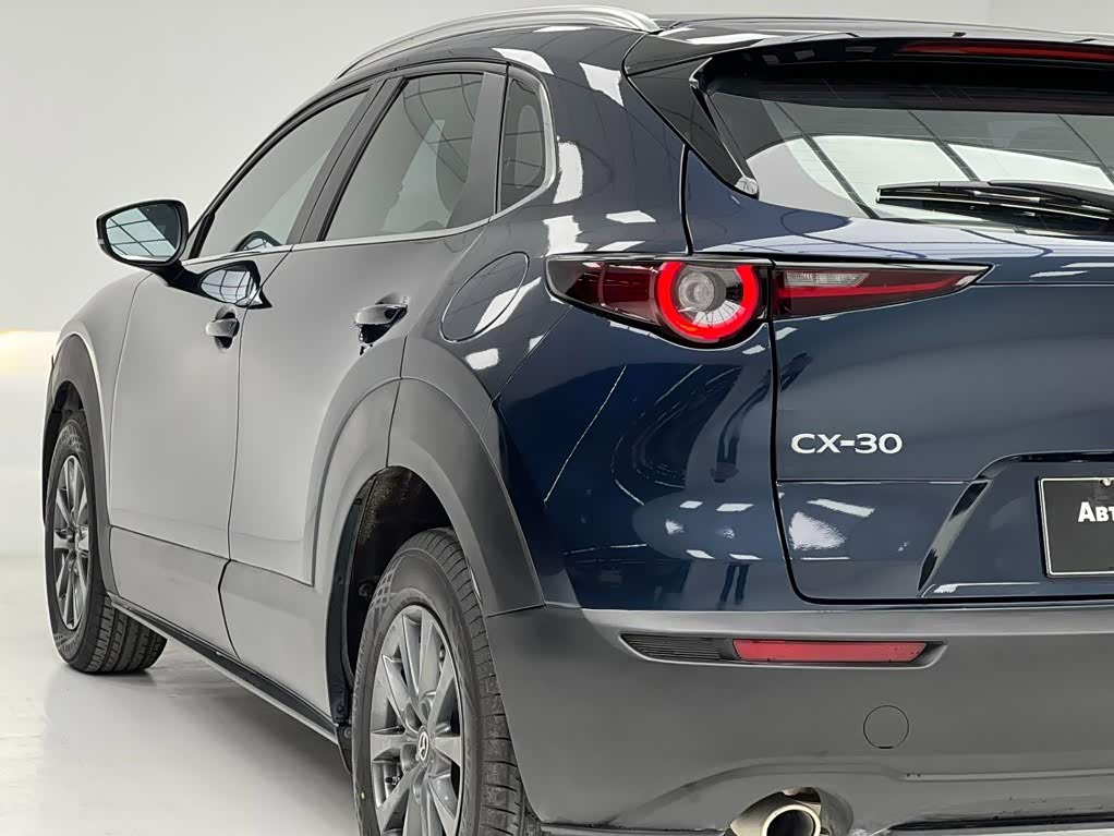 Mazda CX-30 2.0 л 2022 г. Голубой, пробег 8000 км