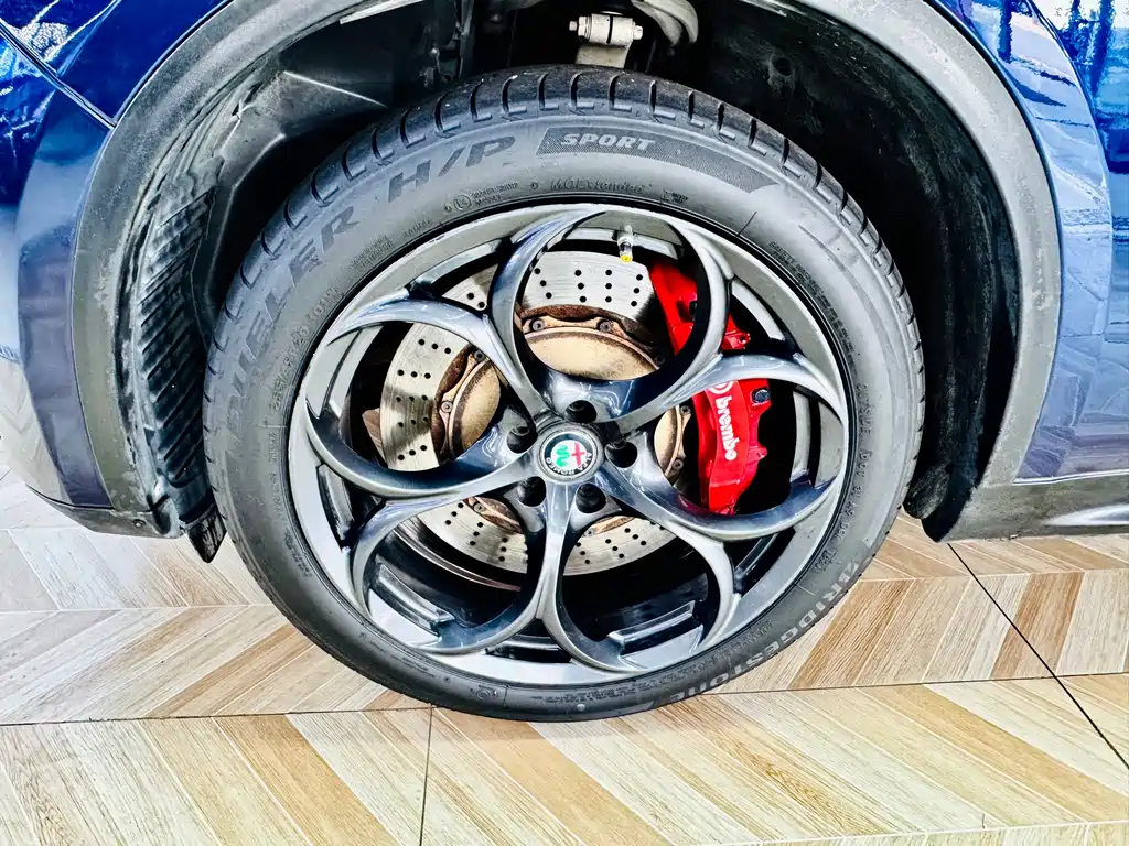 Alfa Romeo Stelvio — миниатюра 7