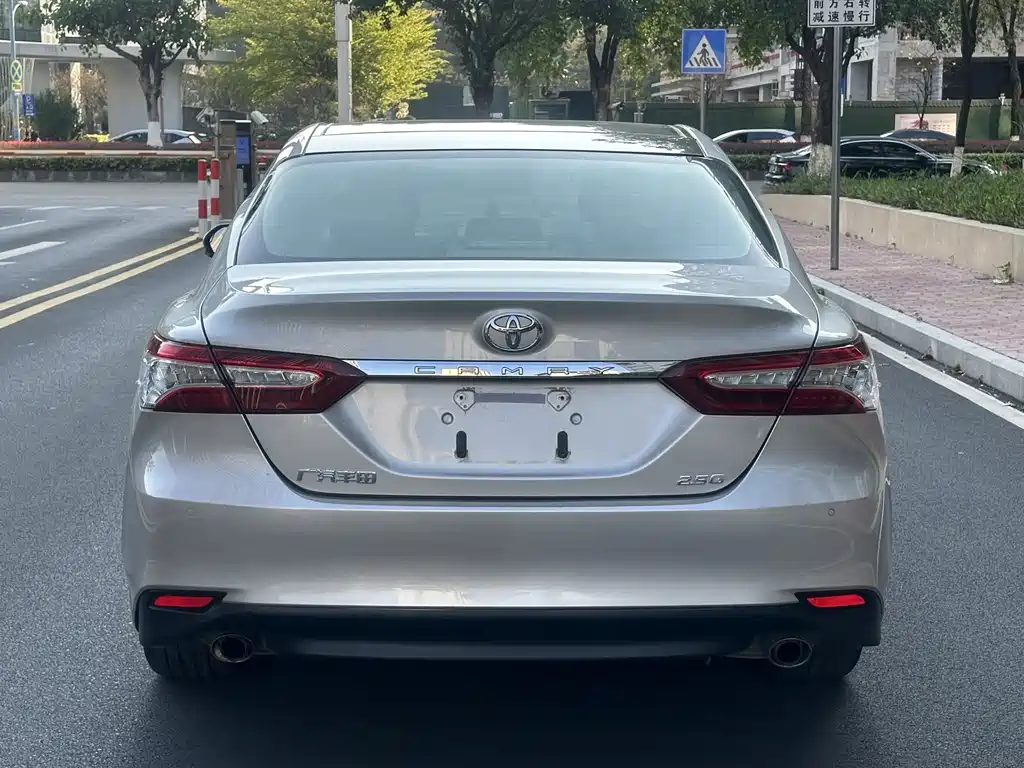 TOYOTA CAMRY