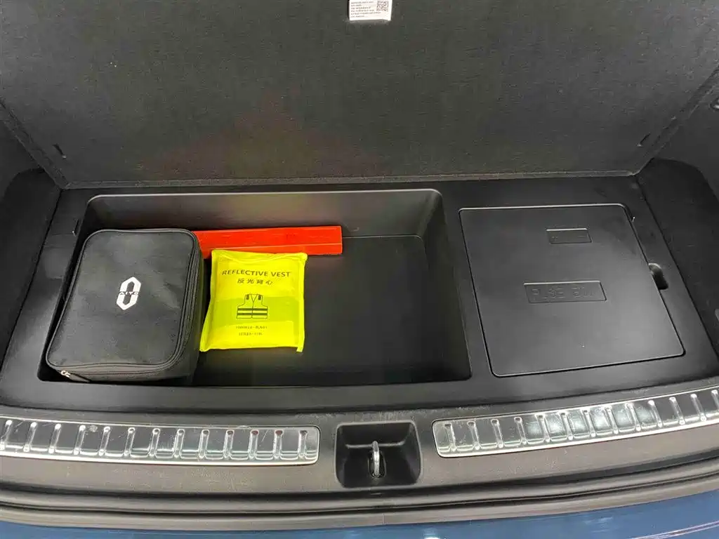 AITO ASK THE WORLD M9