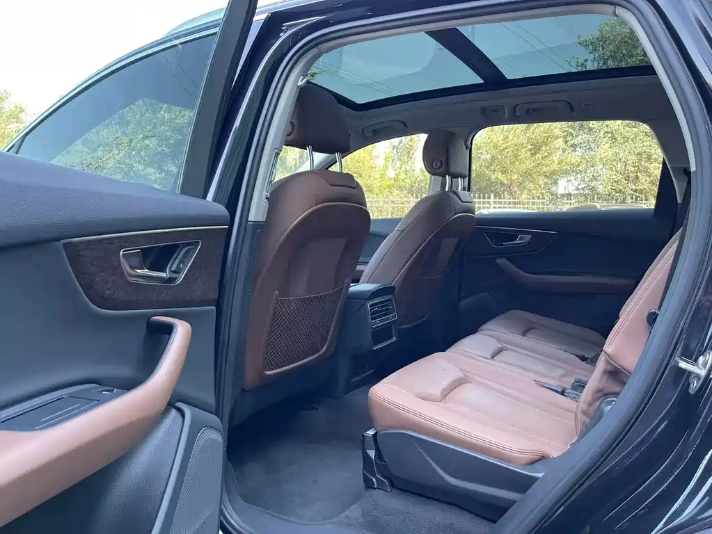 Audi Q7 — миниатюра 5