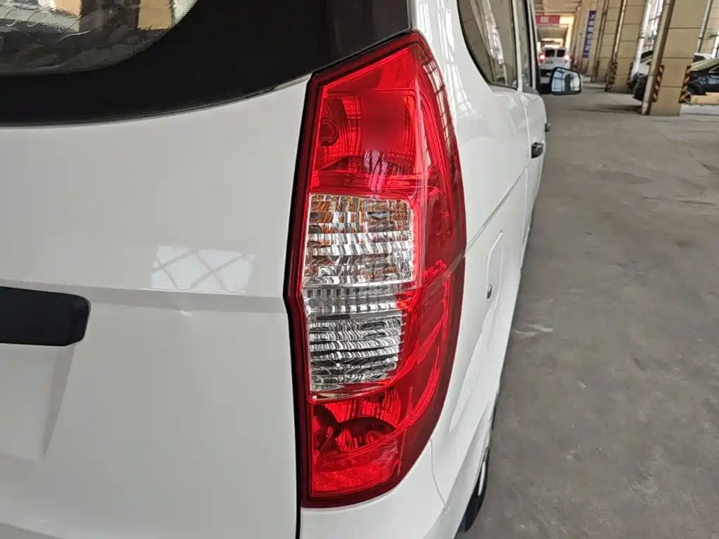 Wuling Hongguang — миниатюра 8