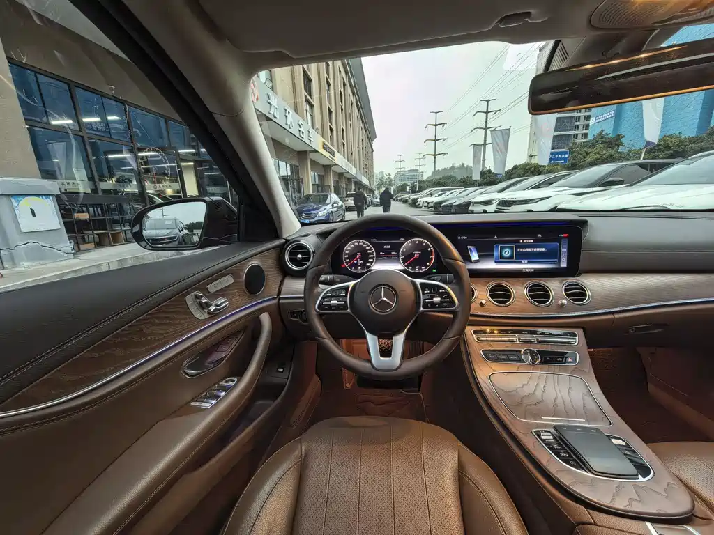 MERCEDES-BENZ E CLASS