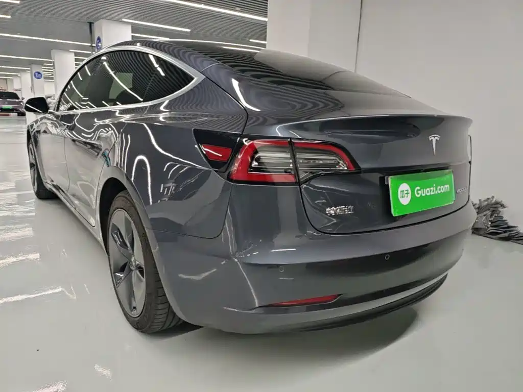 Tesla Model 3 — миниатюра 5
