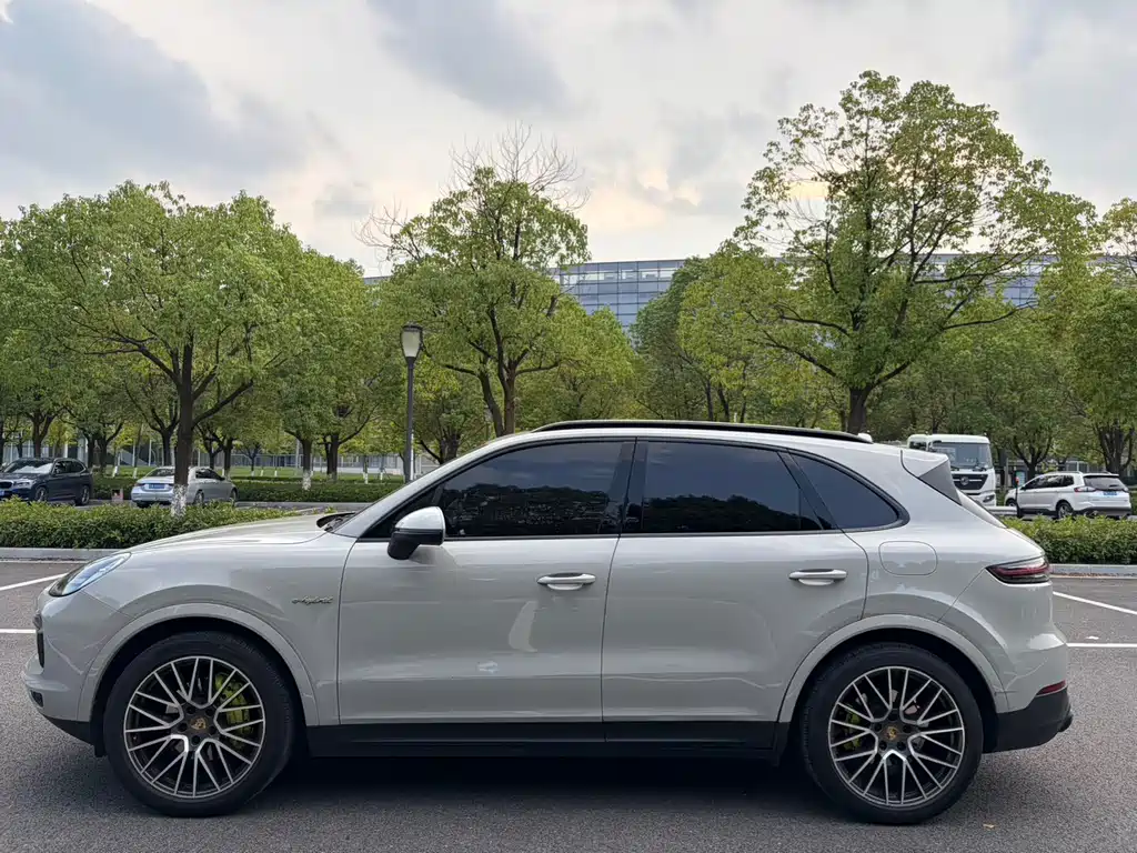 Porsche Cayenne Hybrid — миниатюра 17