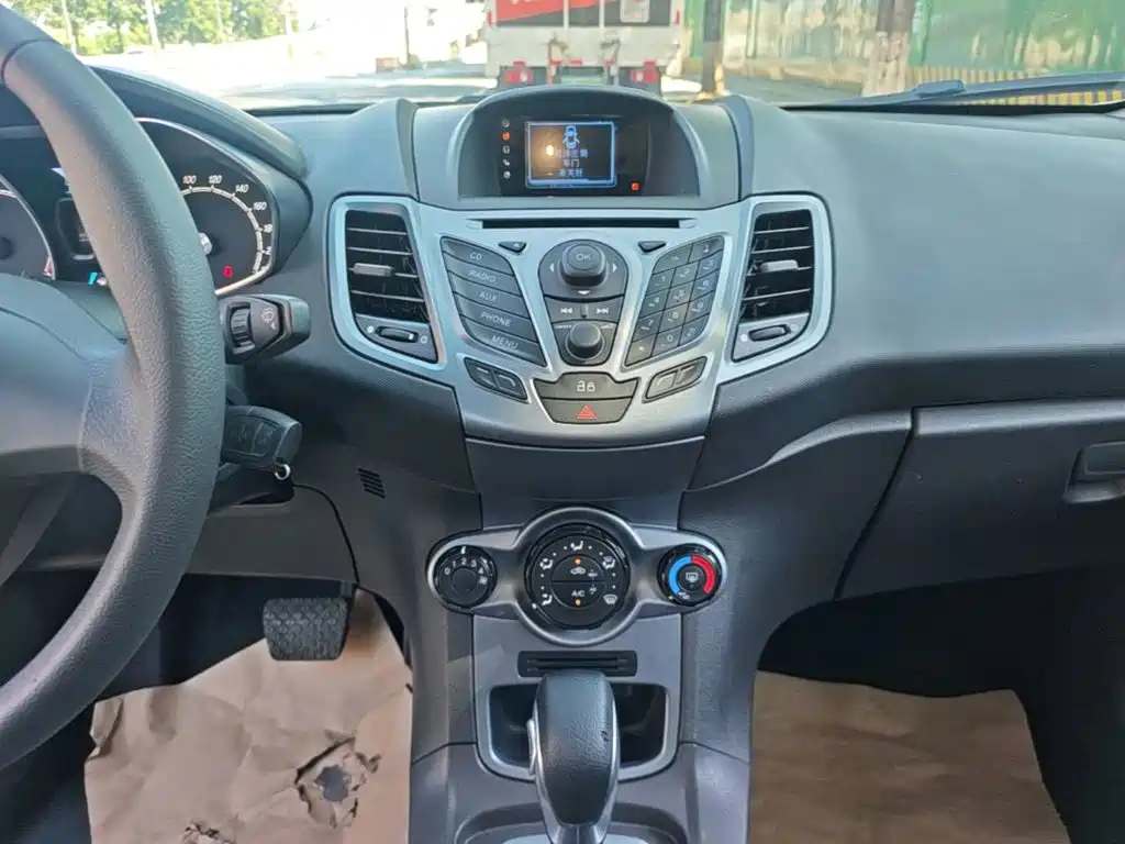Ford Fiesta — миниатюра 13